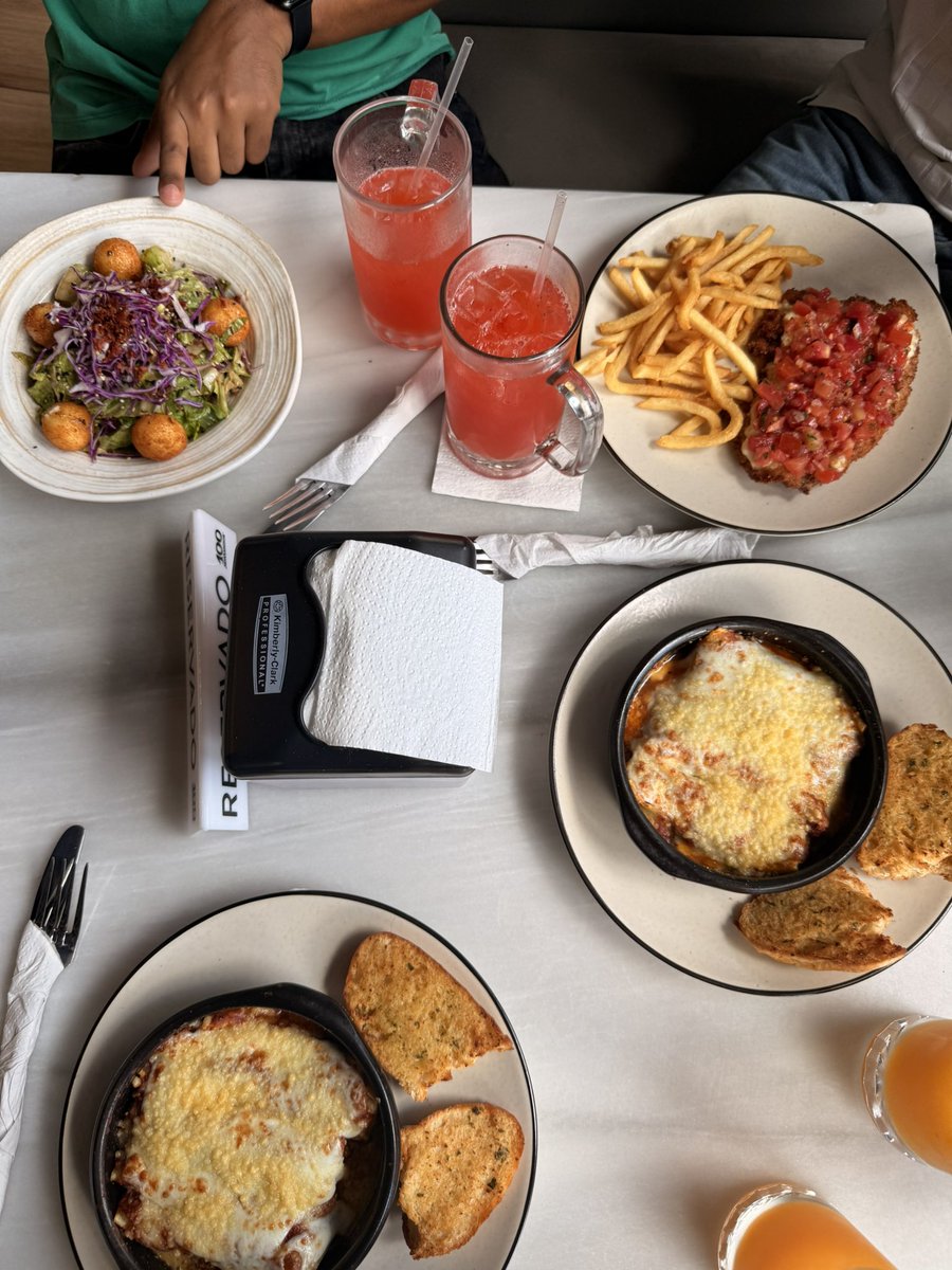 darwin_nunez01's tweet image. Safe place ❤️‍🩹🌻