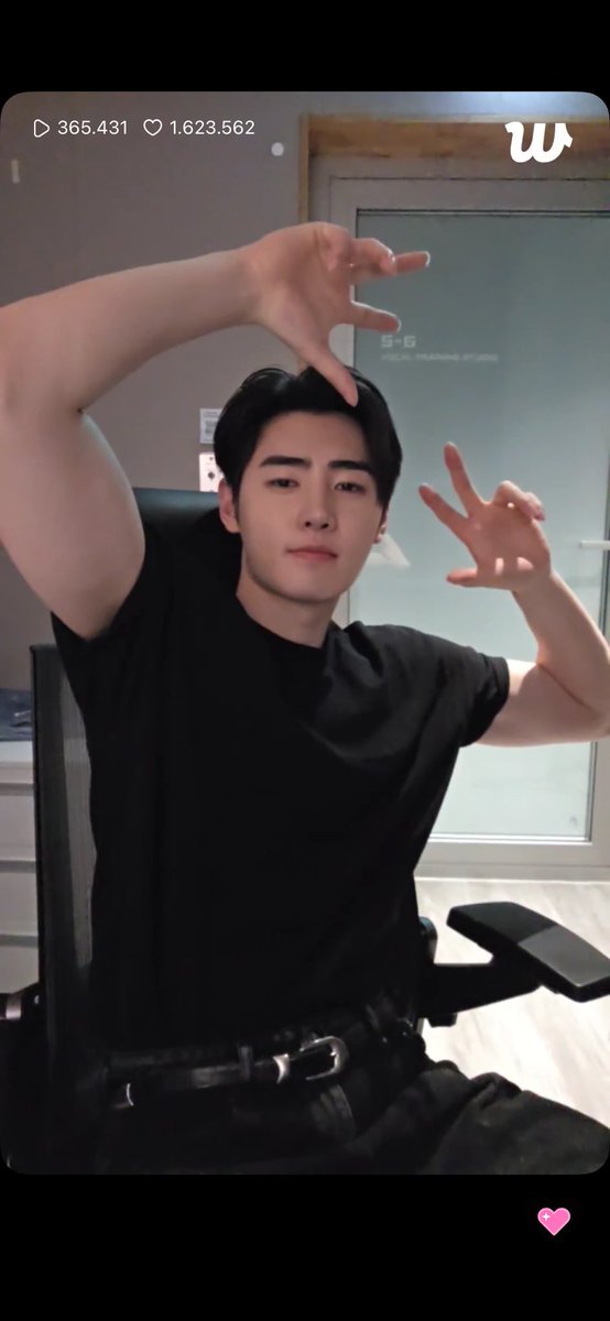 jennie ૮₍.•︤ · •︤ ₎ა tweet media