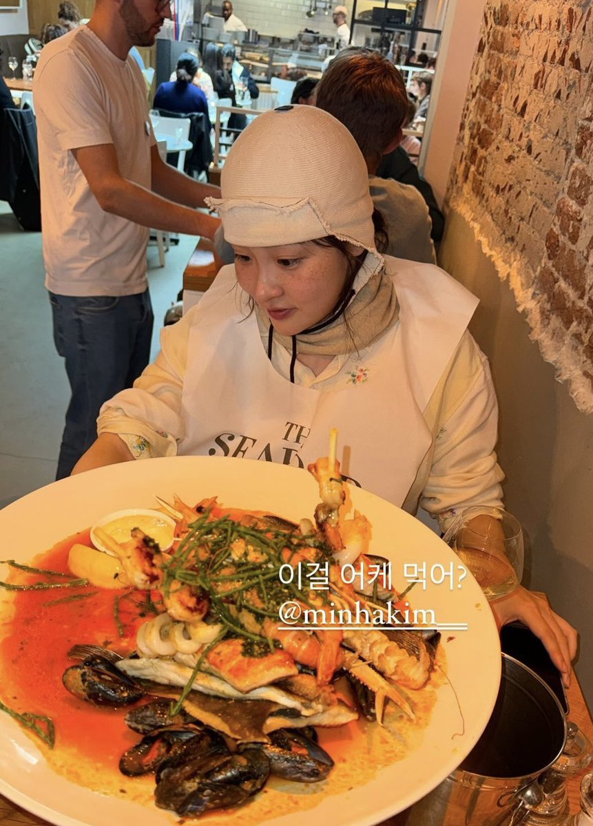 minhaloversclub's tweet photo. 원래도 미치도록 사랑스러운데 뭐 먹을 때 사랑스러움이 두배가 되셔서 진짜 미쳐버림 https://t.co/IBOD9t6off