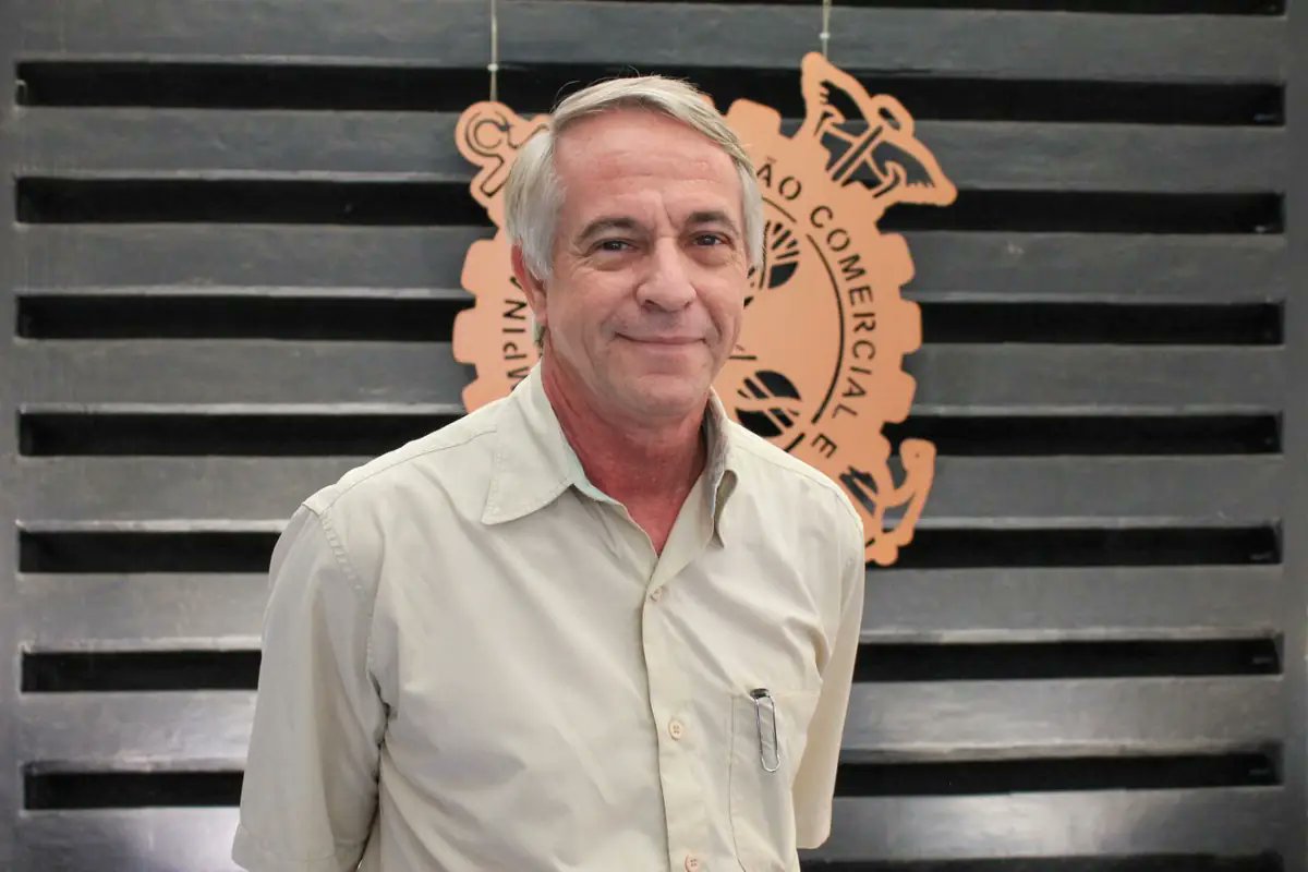 Gazeta24br's tweet photo. Juros altos e endividamento mantêm economia brasileira sob pressão, avalia economista da ACIC https://t.co/VnhnwJ0k22 https://t.co/yIIKnmuPzs