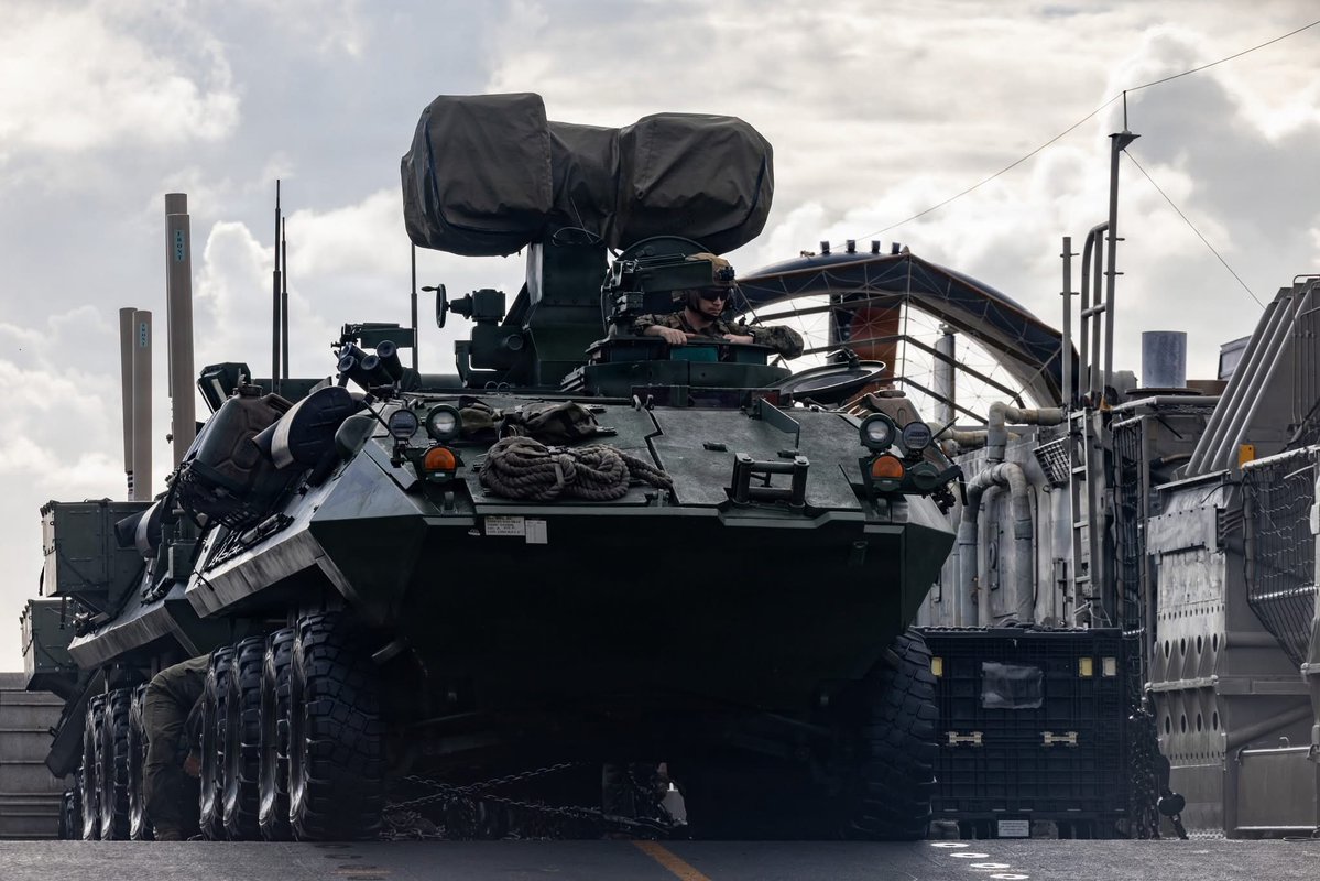 SA_Defensa's tweet image. 📍Ponce, #UnitedStates (🇺🇸)

Back in late-March, the @USMC of the 22nd MEU conducted a LCAC landing operation with a LAV-ATM on board

The LAV-ATM is an anti-tank variant of the LAV-25 equipped with a total of 16x TOW-2 ATGMs.