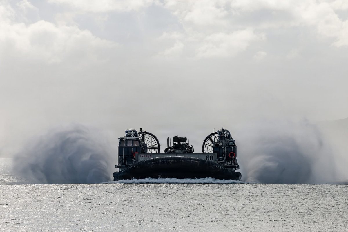 SA_Defensa's tweet image. 📍Ponce, #UnitedStates (🇺🇸)

Back in late-March, the @USMC of the 22nd MEU conducted a LCAC landing operation with a LAV-ATM on board

The LAV-ATM is an anti-tank variant of the LAV-25 equipped with a total of 16x TOW-2 ATGMs.