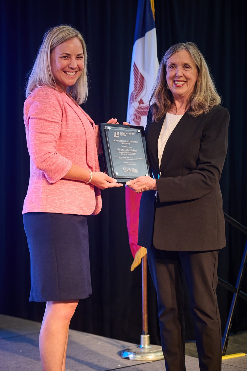 LeadershipIowa's tweet photo. Know a Leadership Iowa alum who’s making a lasting impact in Iowa? Nominate them for the Leadership for Iowa Award! Nominations are due today by 11:59pm, don’t miss your chance to recognize outstanding leadership. Submit &amp; learn more here: https://t.co/S2EDEtwsQe https://t.co/0uhaetUu71