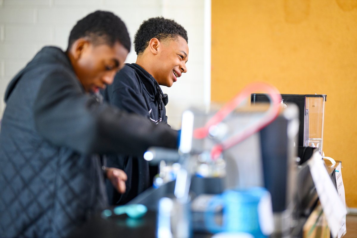 GCSchoolsNC's tweet image. #GuilfordGuarantee | In April, we are highlighting workplace learning opportunities for our scholars!🌟

At Smith High, OCS scholars gain hands-on work experience by running Scholar Sips, a coffee shop serving delicious beverages.☕