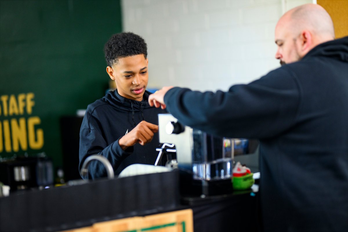 GCSchoolsNC's tweet image. #GuilfordGuarantee | In April, we are highlighting workplace learning opportunities for our scholars!🌟

At Smith High, OCS scholars gain hands-on work experience by running Scholar Sips, a coffee shop serving delicious beverages.☕