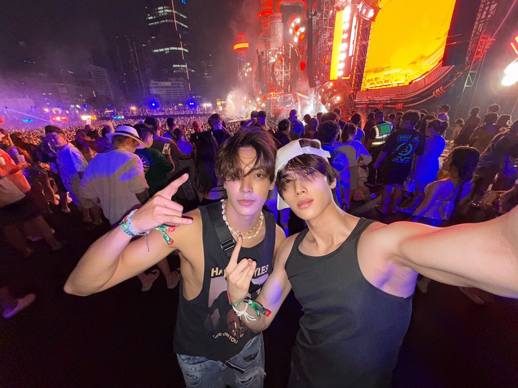 อุทานคำแรกเมื่อเห็นรูป “ เอ๊ออออ !!!!! ”

กูให้เลย พี่ณัฎ น้องเจน ให้ๆๆๆ ผมฟิน ;—;