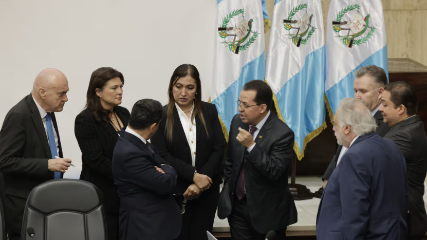 PublinewsGT's tweet image. ⚖️ La #PostuladoraMP aplica la tabla de gradación a los 48 aspirantes. 🔍 

#FiscalGeneral #MP #CSJ

publinews.gt/noticias/2026/…