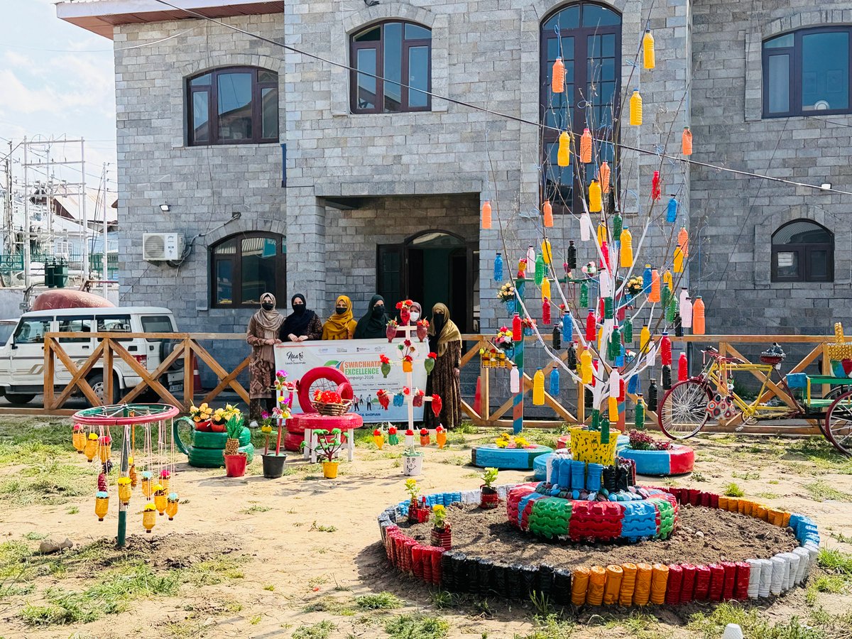 MCShopian's tweet image. Under the Swachhata Excellence Campaign, MC Shopian transforms discarded waste into stunning art at Town Hall—promoting recycling, innovation, and a circular economy. 🌍
Kudos to our Community Mobilizers!
#WasteToWonder
#CircularEconomy
@dmshopian 
@Informationspn 
@DULBKASHMIR