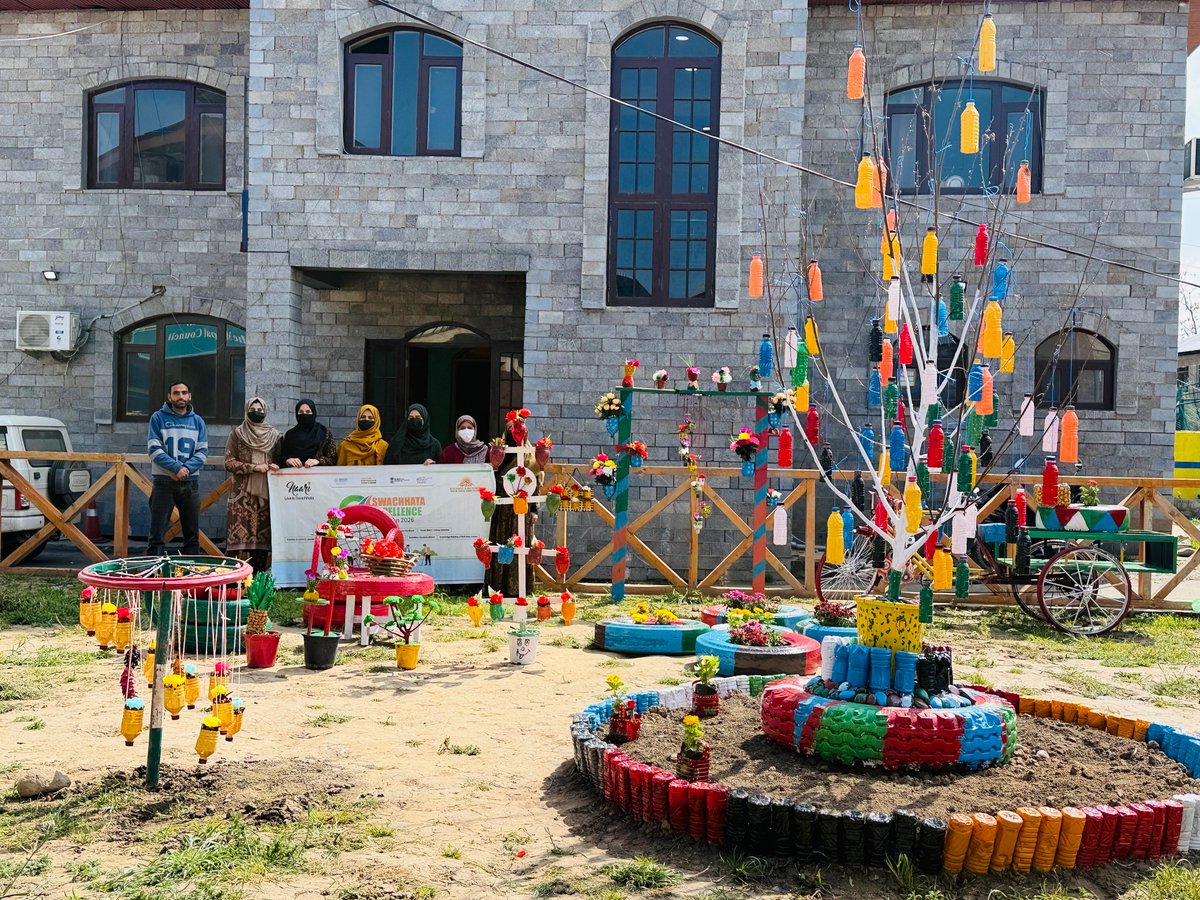 MCShopian's tweet image. Under the Swachhata Excellence Campaign, MC Shopian transforms discarded waste into stunning art at Town Hall—promoting recycling, innovation, and a circular economy. 🌍
Kudos to our Community Mobilizers!
#WasteToWonder
#CircularEconomy
@dmshopian 
@Informationspn 
@DULBKASHMIR