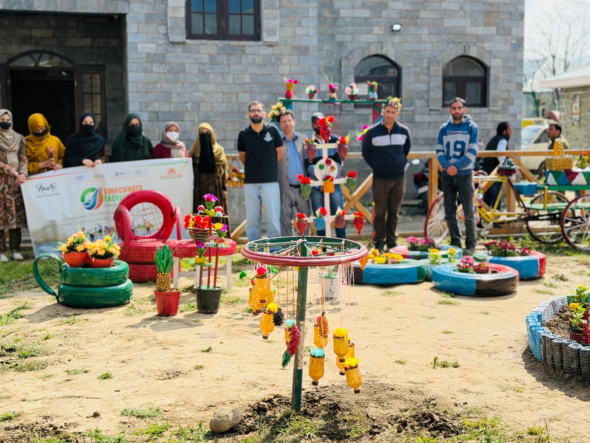 MCShopian's tweet image. Under the Swachhata Excellence Campaign, MC Shopian transforms discarded waste into stunning art at Town Hall—promoting recycling, innovation, and a circular economy. 🌍
Kudos to our Community Mobilizers!
#WasteToWonder
#CircularEconomy
@dmshopian 
@Informationspn 
@DULBKASHMIR