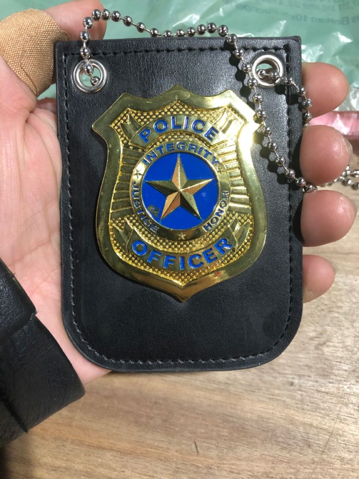 Shey Nigerian police dey get badge??