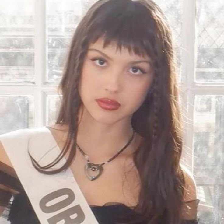 VAMPSSZN's tweet photo. chicas nosotras podemos amar a Olivia y todo pero hay q admitir cuando se equivoca.. amo a Liv pero reconozco sus defectos (no tiene ninguno) puedo hacerla responsable por sus malas acciones (nunca hizo nada malo en su vida) y ponerme en su contra cuando hace algo mal (nunca) https://t.co/6ZWZ64kyzz