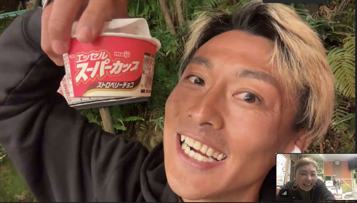 yanobeya's tweet photo. みなみの部屋🍨 

今夜ご紹介したのは
明治　エッセルスーパーカップ（@essel_sweets） ストロベリーチョコ

多くの再販の声をいただき超人気フレーバーが定番品となって登場！！

#明治
#ガンプ鈴木
#南商事 
#みなみの部屋 
#みるぽん 
#やの部屋 
#やのひろみ 
#南海放送 https://t.co/l28229IhGJ