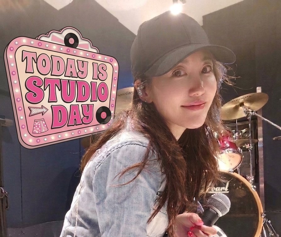 今日はスタジオの日！🎧
今回のリハは、機材チェックがメインなので、作業が多い日。それでも素晴らしい楽曲のおかげでファンタジーのあの世界に 少しだけ入る事が出来た🐼✨
エンタメの醍醐味はあの世界に入れた時。

#三ツ星なんに
#ショーリハ
#音響機材チェック
#エンタメの世界