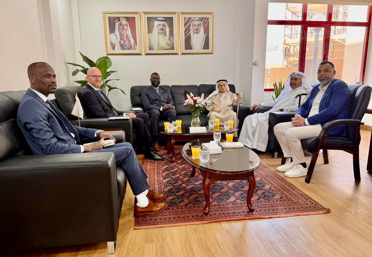GLPiccoliICRC's tweet image. #Bahrain | @ICRC Head of Delegation @MamadouSowICRC met @RCSBahrain President H.E. Mohammed Bin Abdullah Al Khalifa &amp;amp; SG Mubarak Al-Hadi, reaffirming a long-standing partnership, joint humanitarian action and opportunities to support each other. 

#Partnership for  good 🤝