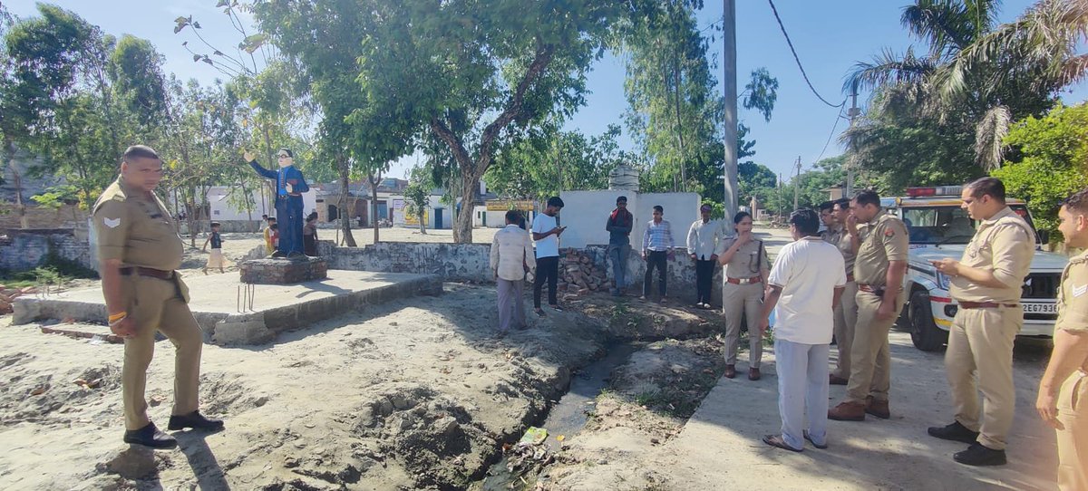 bstvlive's tweet image. सहारनपुर: पीएम मोदी का कल सहारनपुर में आगमन

➡आगमन से पहले प्रशासन पूरी तरह सतर्क
➡सुरक्षा के कड़े इंतजाम, पुलिस और प्रशासन अलर्ट 
➡सीओ नकुड़ रूचि गुप्ता ने संभाला मोर्चा
 
#Saharanpur #PMModi #SecurityPreparations @saharanpurpol