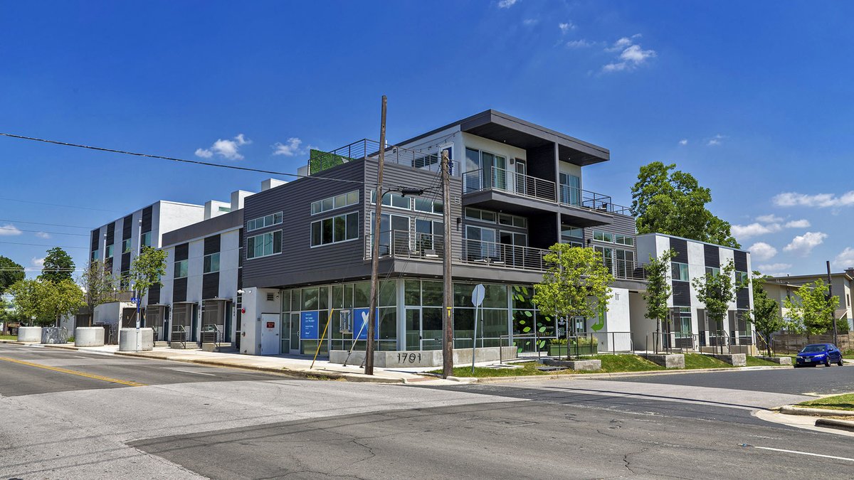 PalomarModular's tweet photo. The Magnolia on MLK apartments in Austin, Texas, a swanky modular multifamily construction development. https://t.co/FMshXmk3ux