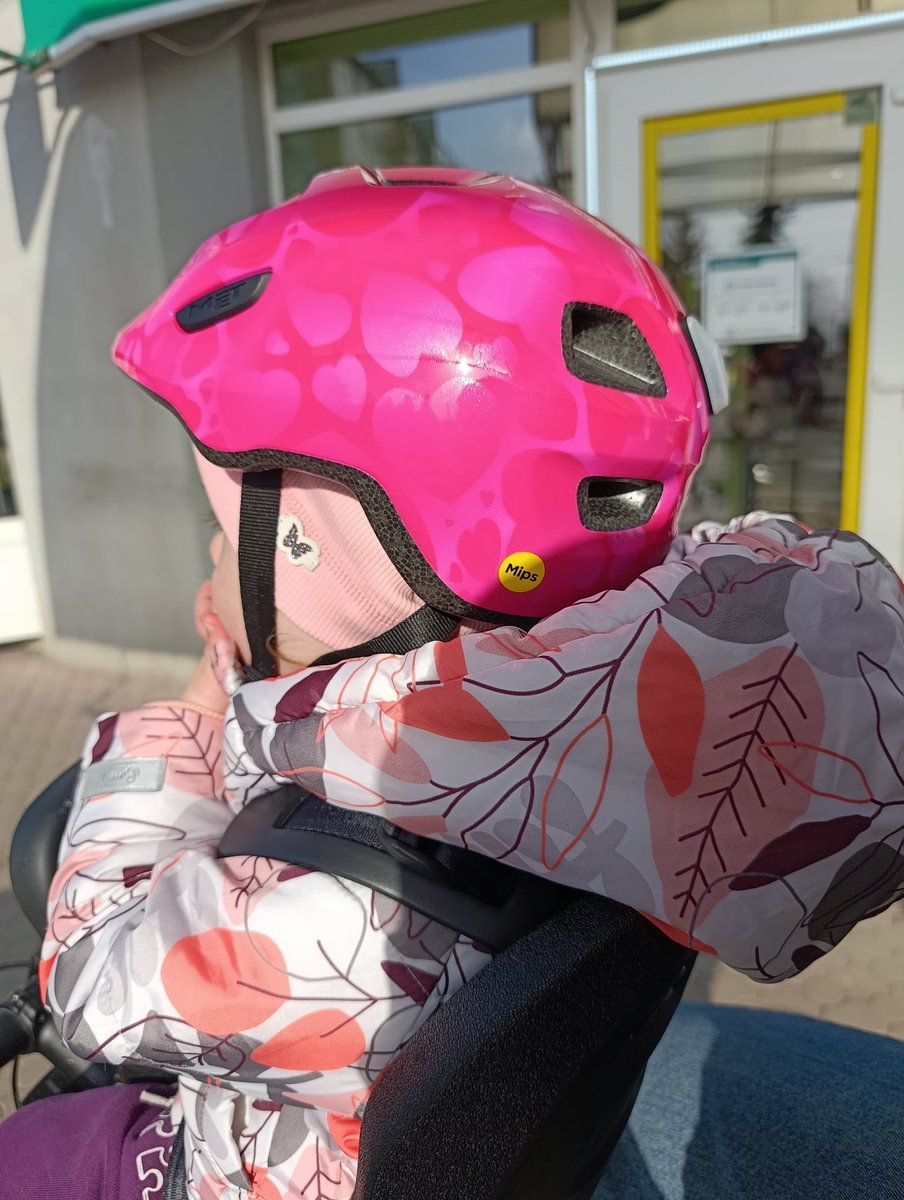 Гуглю чи є бафи для дітей.
В мене велика колекція бафів з мультигонок, але всі вони на велику голову. Дуже класний винахід, як на мене!