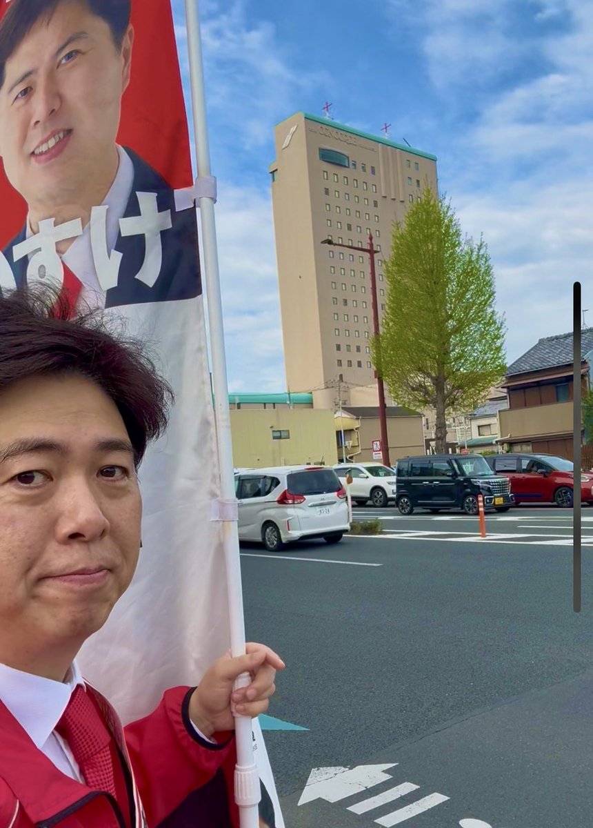 inaba_daisuke's tweet photo. 週明けは下池川町から。

月曜日、久しぶりに下池川町の交差点の挨拶活動からスタートです。
春の交通安全運動にて地元自治会の皆さんと一緒になりました。
昨晩、プロボクサーでWBAアジアスーパーフライ級王者の佐野遥歩選手とトレーナーのお父様とご一緒させていただきました。近々、世界チャンピオンへの挑戦を控えているとのことで、勝てば静岡県下では初めてのプロボクサー世界チャンピオンとなる可能性があります。
地元浜松出身の坪井智也選手の活躍も応援していますが、また新たに注目の佐野選手にも期待がかかります！
