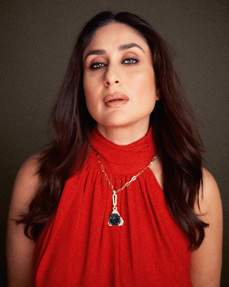 thinkerbebo's tweet photo. inlove with kareena in red https://t.co/numms1RL2H