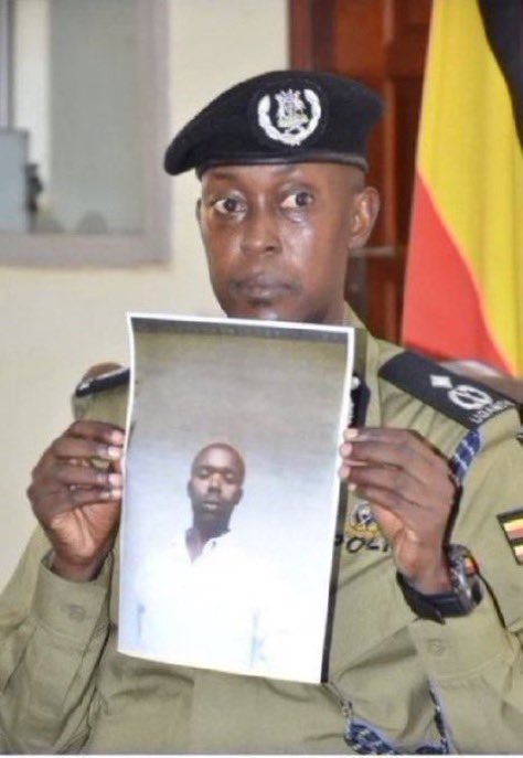 PSSEKABIR's tweet image. DAY 477 — and still no accountability.

PC Charles Bahati took a life in broad daylight, then disappeared in plain sight. He passed armed officers, fled on a boda boda, and vanished—yet the system that should track, arrest, and prosecute him has gone silent.

We are told the gun