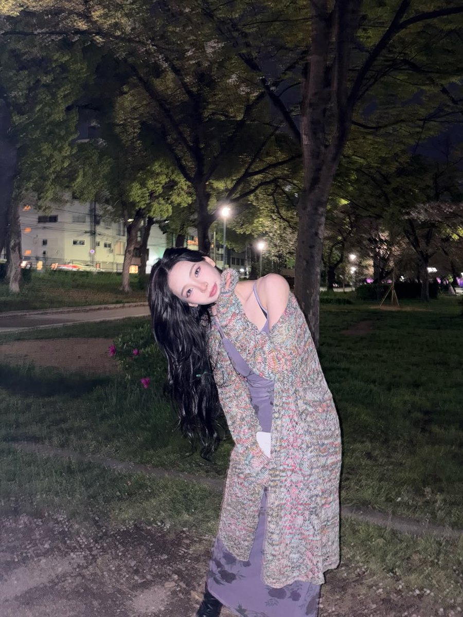 Kariva's tweet image. “should i go home?” 𑁍.⠀⠀／ #question&amp;amp; 🛋️🍬 i kept asking, like a loop i didn’t want to break. but there was no real answer.. because i wasn’t ready (of coursee). i was still happy there, still soaking it in. plus, let’s be honest, when your photos eat like that, you stay. 📣