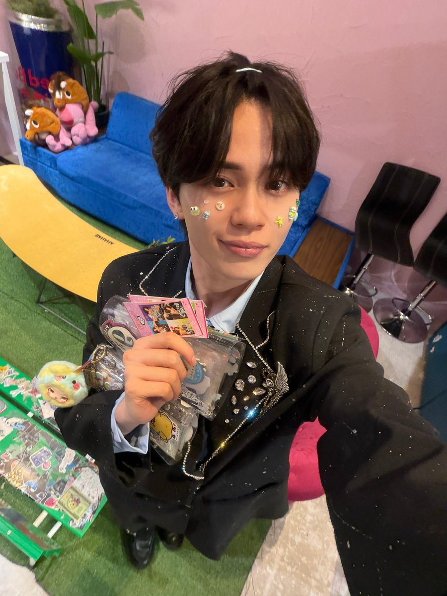 ari_rapinz's tweet image. 第4回 #シール交換会✨🫰
みんなのシールのセンスが良すぎて、、俺が欲しいのしか持ってないじゃん🤦🏻‍♂️

また前回よりたくさんのRaZ、初めて参加してくれた方もいて嬉しかったなぁ☺︎
みんなありがとう😭

次は6/12(金)また新しいシール用意して待ってるよ！！

#RapiNz
#RaZ