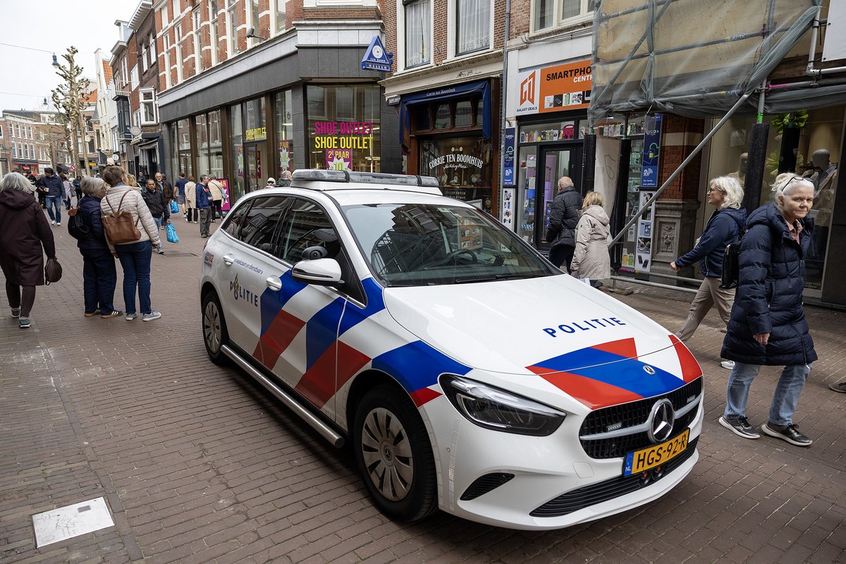Diefstal met geweld bij telecomwinkel Barteljorisstraat in Haarlem