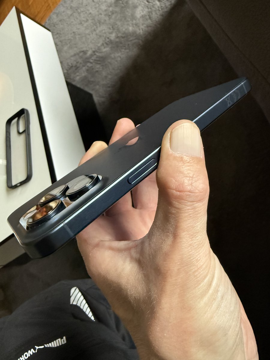 #WeAlliPhoneFamily tweet media