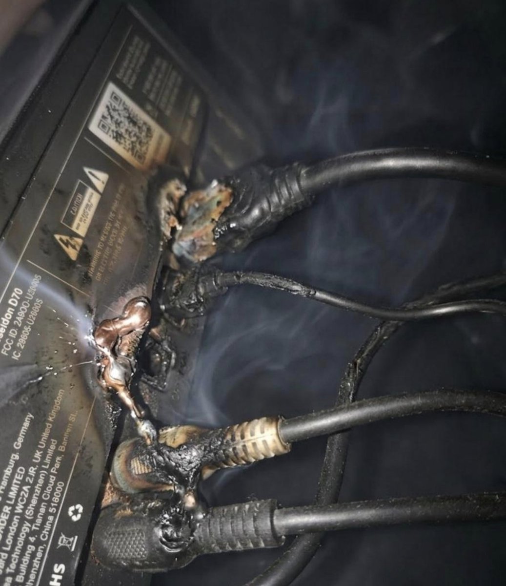 Didzej199's tweet image. @shoptemu @Temu_Support My house almost BURNED DOWN! 🏠🔥 Had to use a fire extinguisher! Your Supervisor is ignoring this safety hazard! Order: PO-162-04601113943673918 @UOKiKgovPL #Temu #SafetyHazard #Fire #Danger