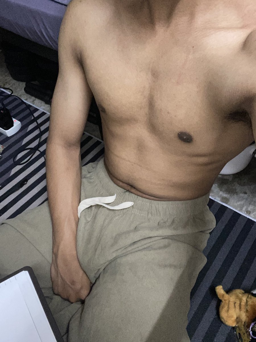 locallyAyish_'s tweet photo. Esok ada quiz mat, tapi horni gilak dari petang tadii🫠 https://t.co/2OdHgaZu5e