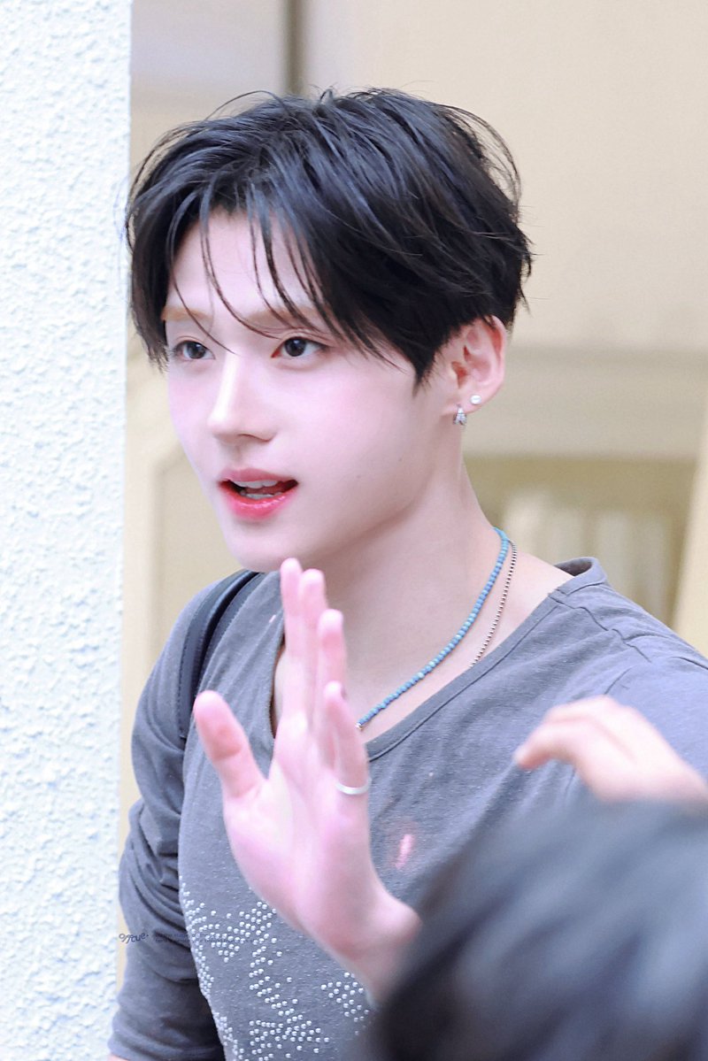 (─‿‿─) tweet media