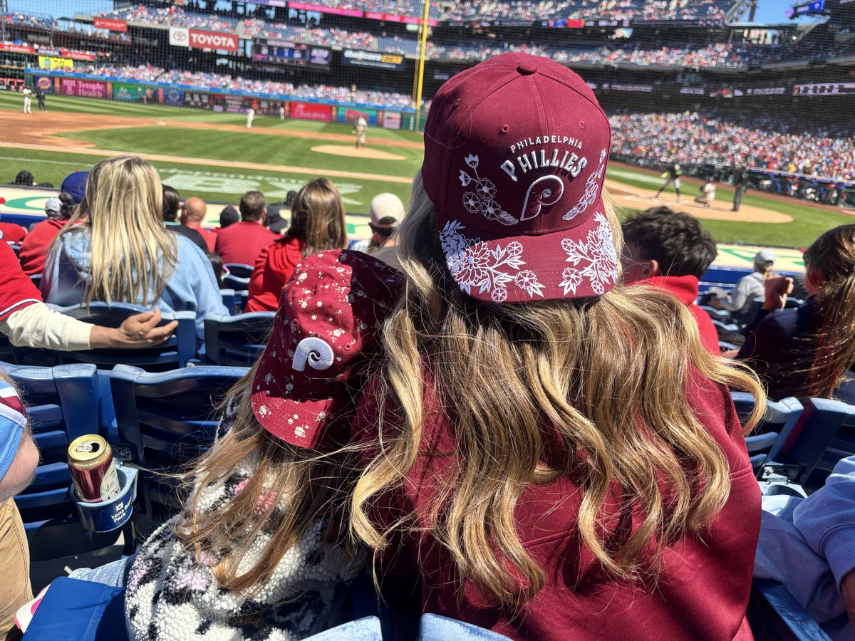 BrittanyWier's tweet image. I went home to Philadelphia this weekend to spend time with my family and friends! My niece loved the baseball game and couldn’t wait to see the Phanatic. 💚⚾️❤️ #auntlife