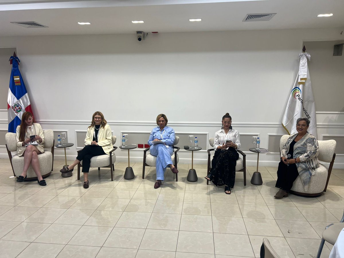 MESECVI participó en una serie de actividades en República Dominicana 🇩🇴 orientadas a fortalecer el intercambio, formación y articulación en torno a la protección de los derechos de las mujeres.

🧵⤵️