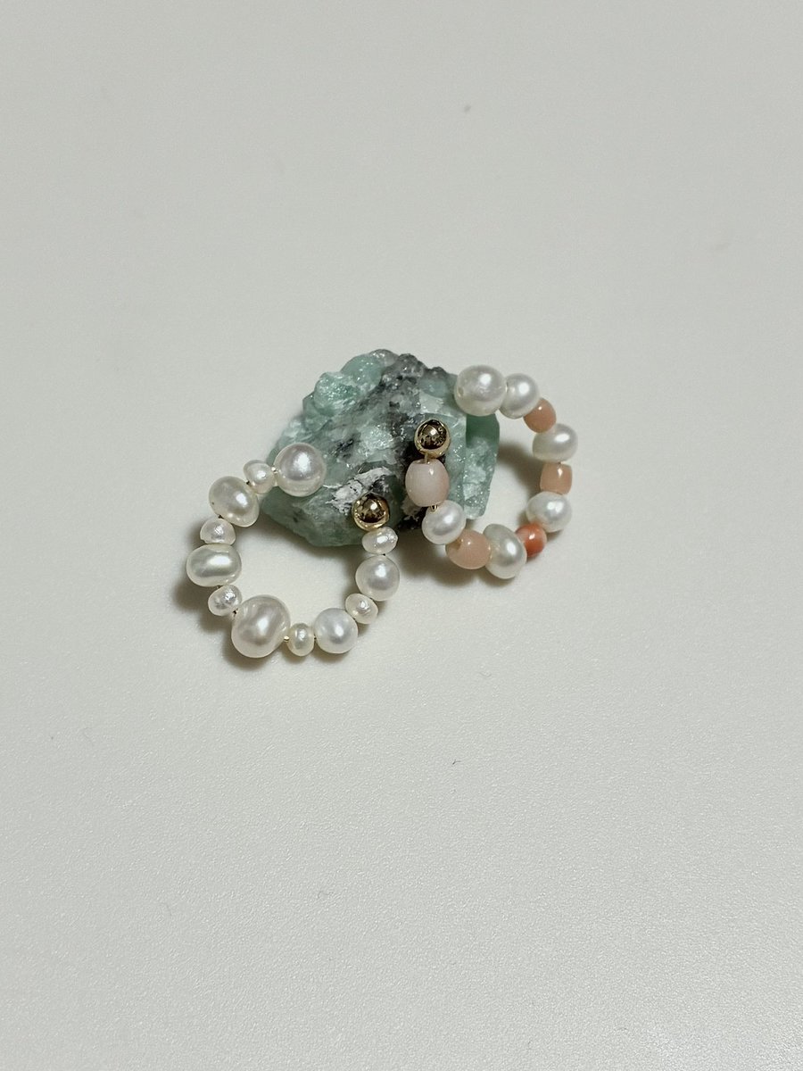 結構厚みあるのに張り合わせじゃない白蝶貝。綺麗〜。金具古すぎたから糸から交換。試験的に作ったイヤカフ。多分つけられる。