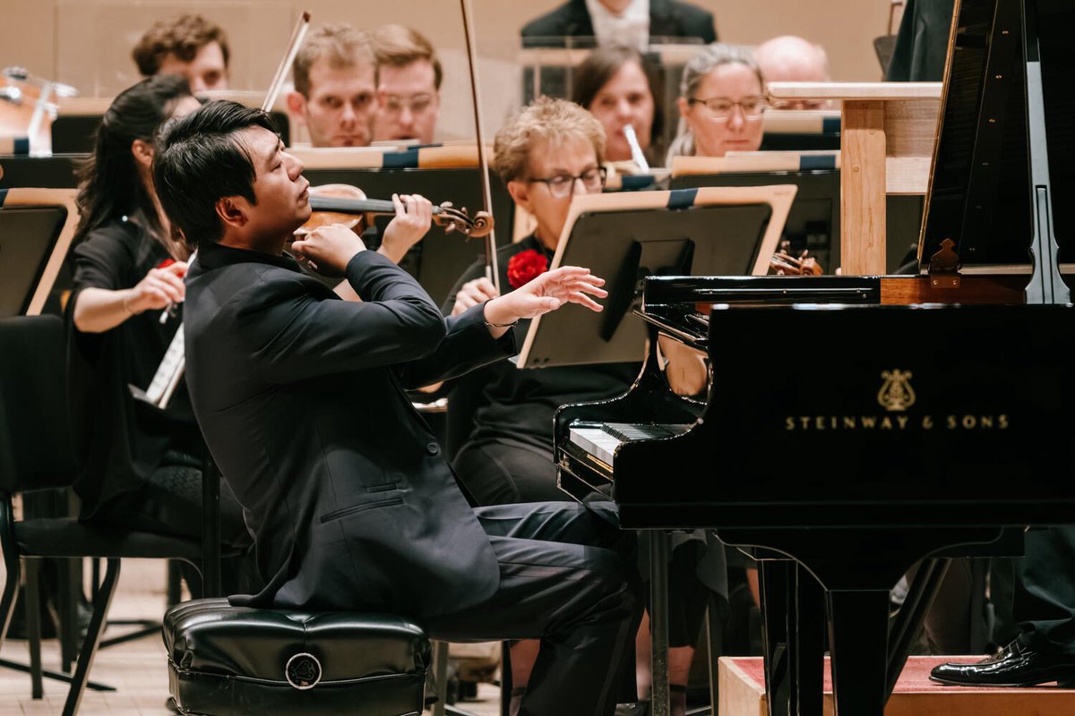 lang_lang's tweet photo. This show marks 25 years since my first performance at Carnegie Hall. What an honour to continue to perform for you in such a wonderful location. Carnegie Hall, it is always a pleasure! ❤️

📷: Fadi Kheir https://t.co/esmE0IHwRM