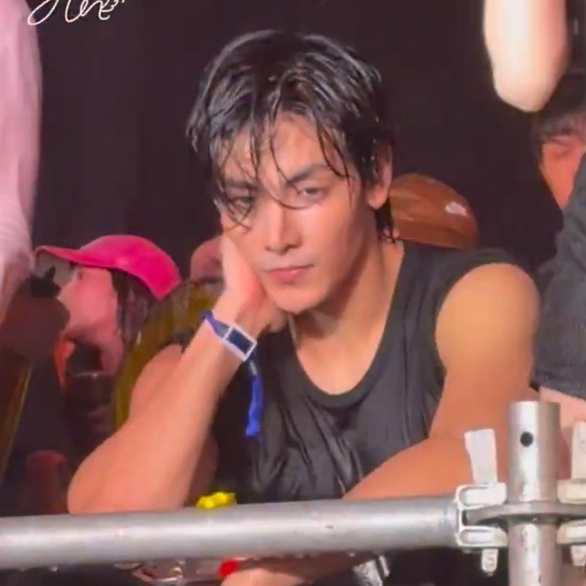 _nannnJD's tweet image. #JoongDunk

without dunk                                with dunk