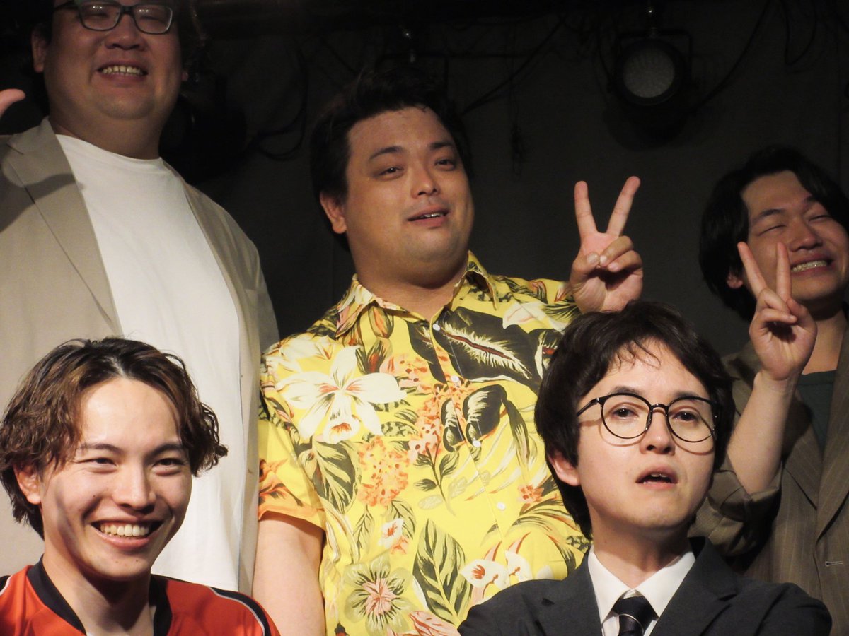 mystkiy's tweet image. SMALLに行きました。軍団立ち上げ1発目🔥さっそくいろいろ化学反応起きてて楽しかったです🤣👏未来が見えかけているクイズが一番笑いました、ネタも個性があってよかったです😭👏いい軍団になりそう！(今日で顔とお名前は一致しました🙇‍♀️)#SMALL