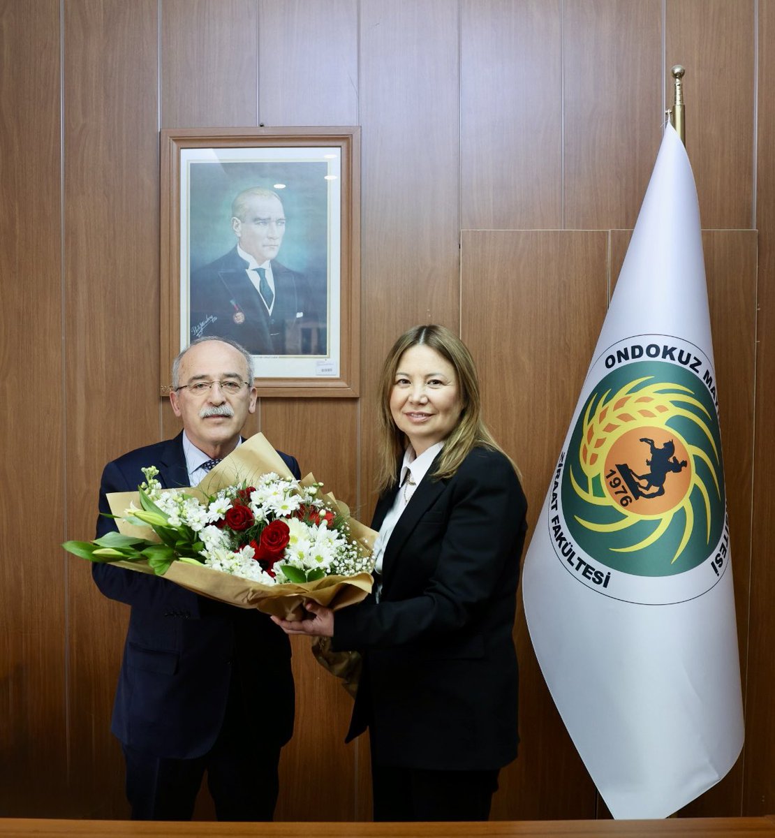 Ziraat Fakültemizde bugün düzenlediğimiz devir teslim töreniyle Dekanlık görevini devralan Prof. Dr. Sayın Orhan Dengiz’i tebrik ediyor, yeni görevinde başarı diliyorum. 

Fakültemize değerli katkılar sunan Prof. Dr. Sayın Muharrem Özcan’a özverili hizmetleri için teşekkür
