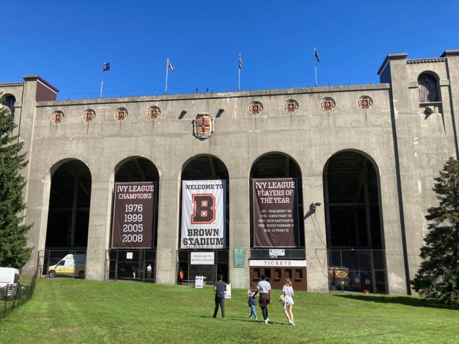 jack_nash08's tweet photo. Great to get out to @BrownU_Football last week to catch a spring practice. Huge thanks to @CoachPDeCapito and @CoachW_Edwards for having me and for the great conversations! https://t.co/jJU2dp7zmi