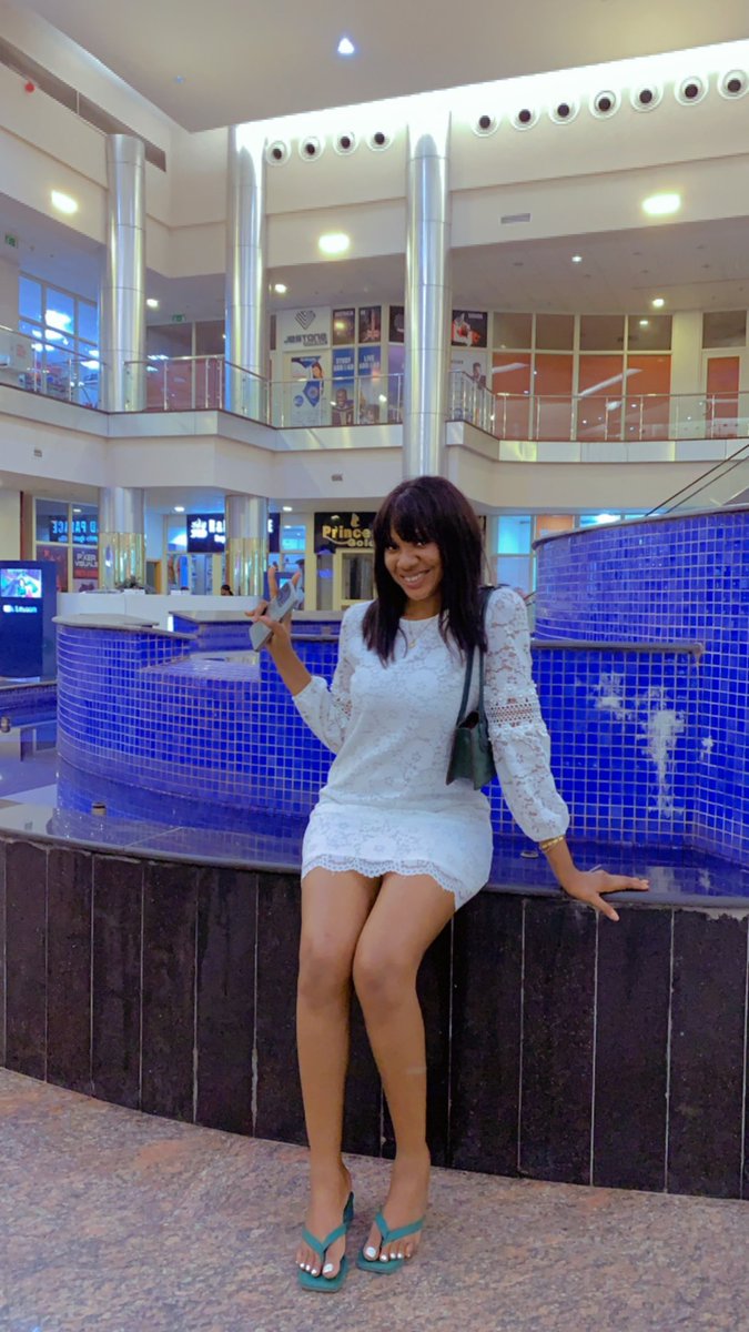 HOT LEGS BIBI🙄 tweet media