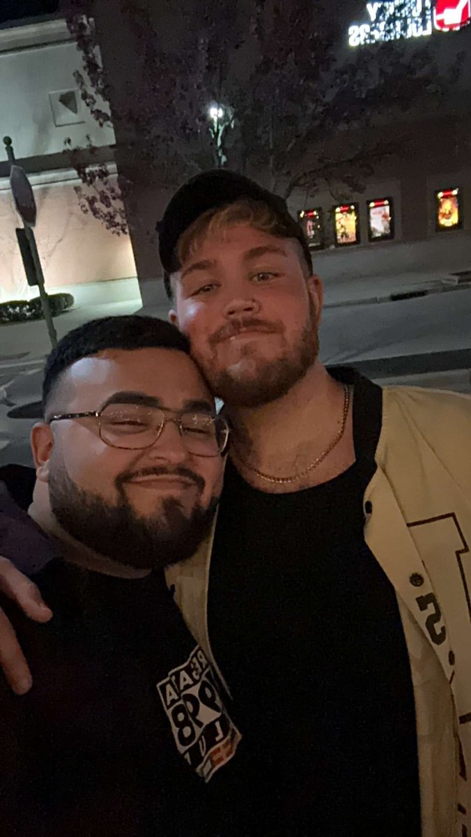 Aaron💜 tweet media