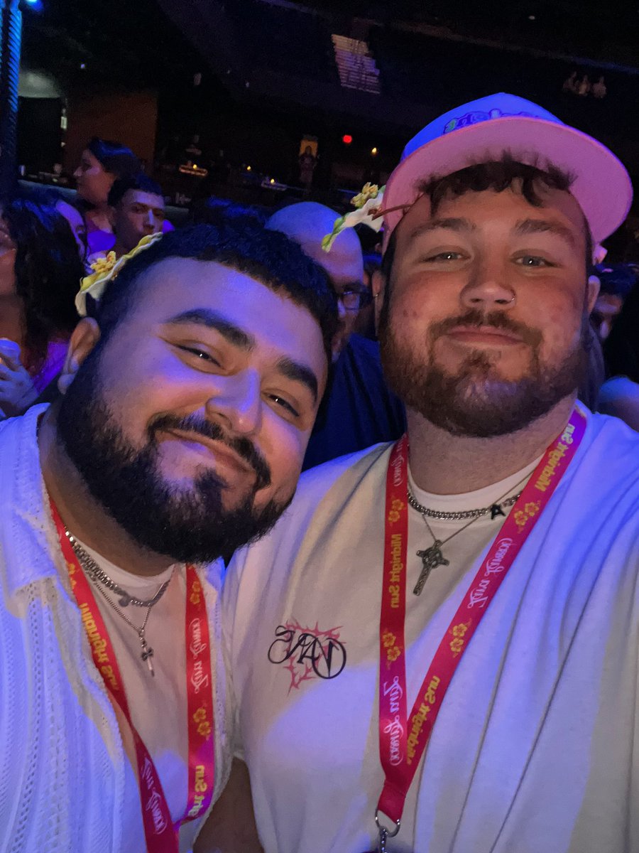 Aaron💜 tweet media