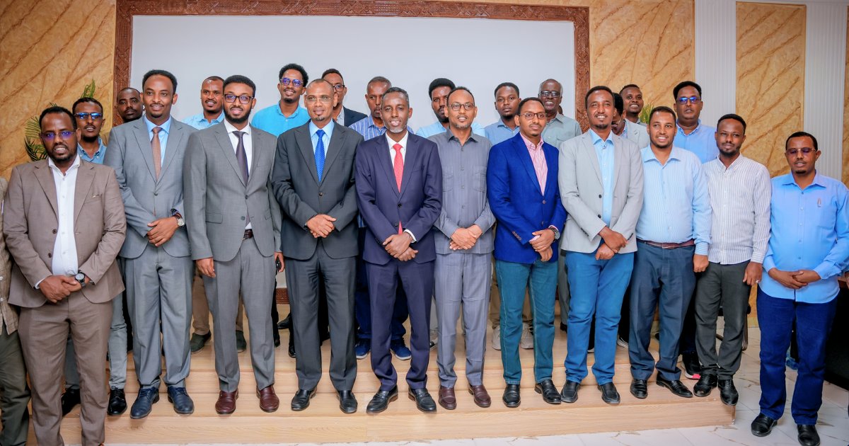 MoLFR_SO's tweet photo. Today, @MoLFR_SO held an official handover ceremony, presided over by H.E. Minister @HassanEeley, marking leadership transition from DG @MohamedSDalmar to the new Director General @GuledAbdijalil. The Minister thanked Dr. Saney for his service and wished Dr. Guled success ahead. https://t.co/raCqcuCbxa