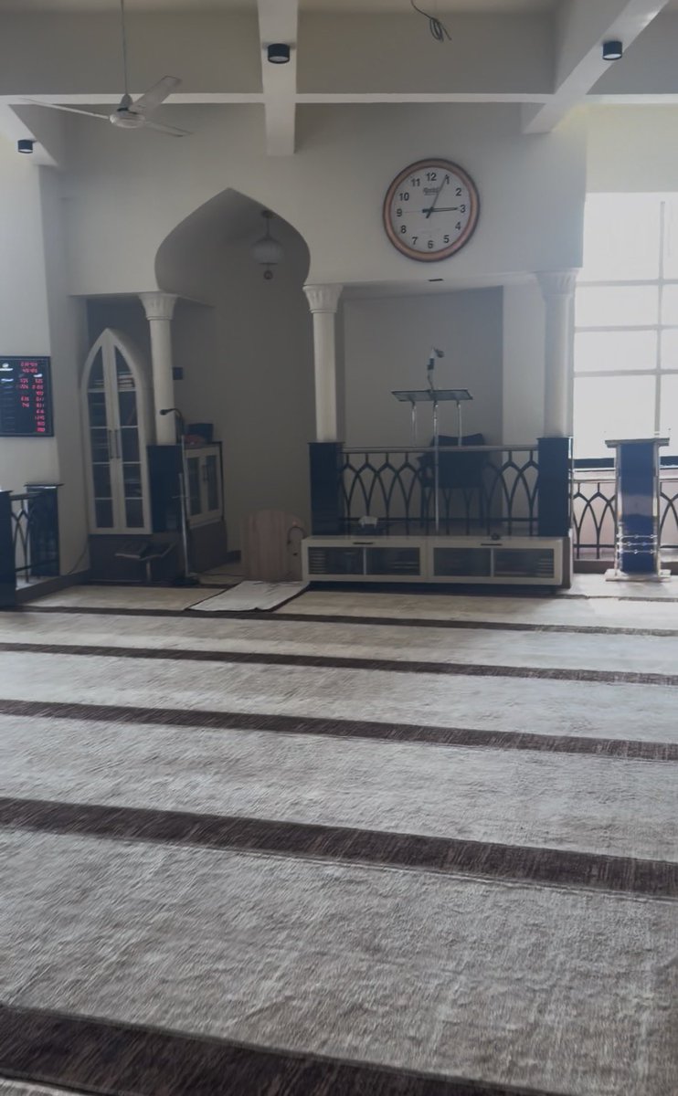 تعرفون لماذا يسكن الوفاء والحب للشعب الكويتي 🇰🇼في قلوب الشعب في كيرلا 🇮🇳؟
ليس الأمر مجرد فرص عمل أو دعم اقتصادي فقط… بل لأن الأثر الحقيقي أعمق من ذلك بكثير. المحسنون من الكويت، ومن باقي دول الخليج، كان لهم دور عظيم في كيرلا 🇮🇳 في بناء المساجد، وإنشاء مدارس القرآن، ونشر الخير