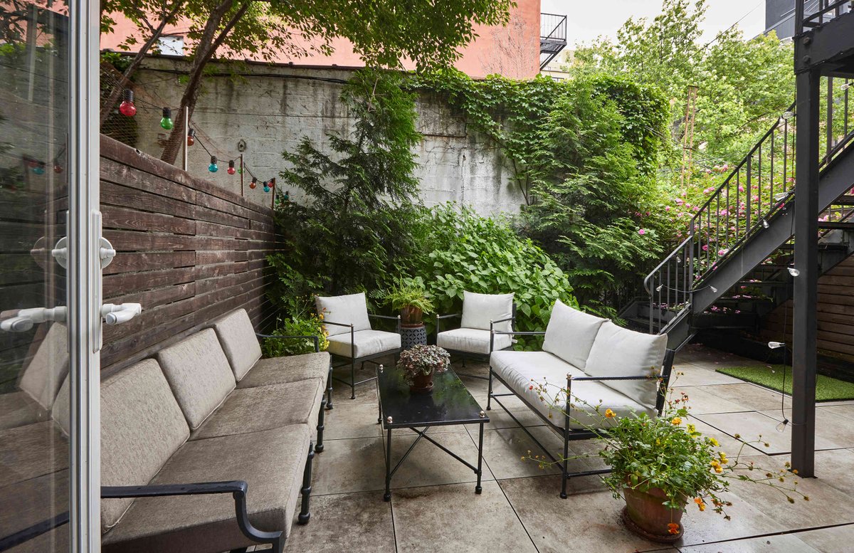 DustinMPeyser's tweet image. This $13 Set of 6 Dragonfly Clips Are Super Cute — And Great for Keeping Bugs Away! dlvr.it/TS1Db8 👉 Reveal Your ROI bit.ly/MyHomeAI 👈 #DragonflyClips #CuteBugSolutions #InsectRepellent #HomeDecor #ApartmentTherapy