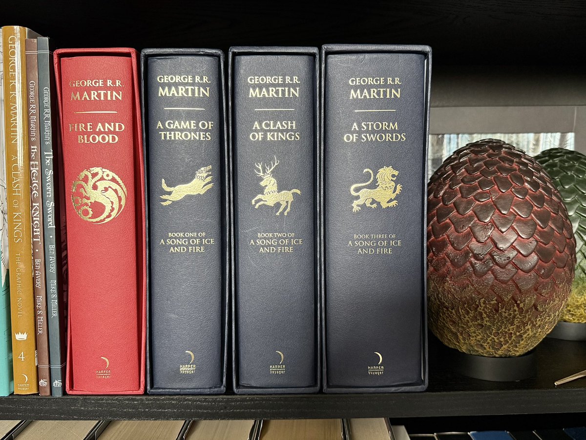 Billmarillion's tweet photo. This slipcase hardcover edition of A Storm of Swords just came! ⚔️😍 https://t.co/X8DBXBIfSZ