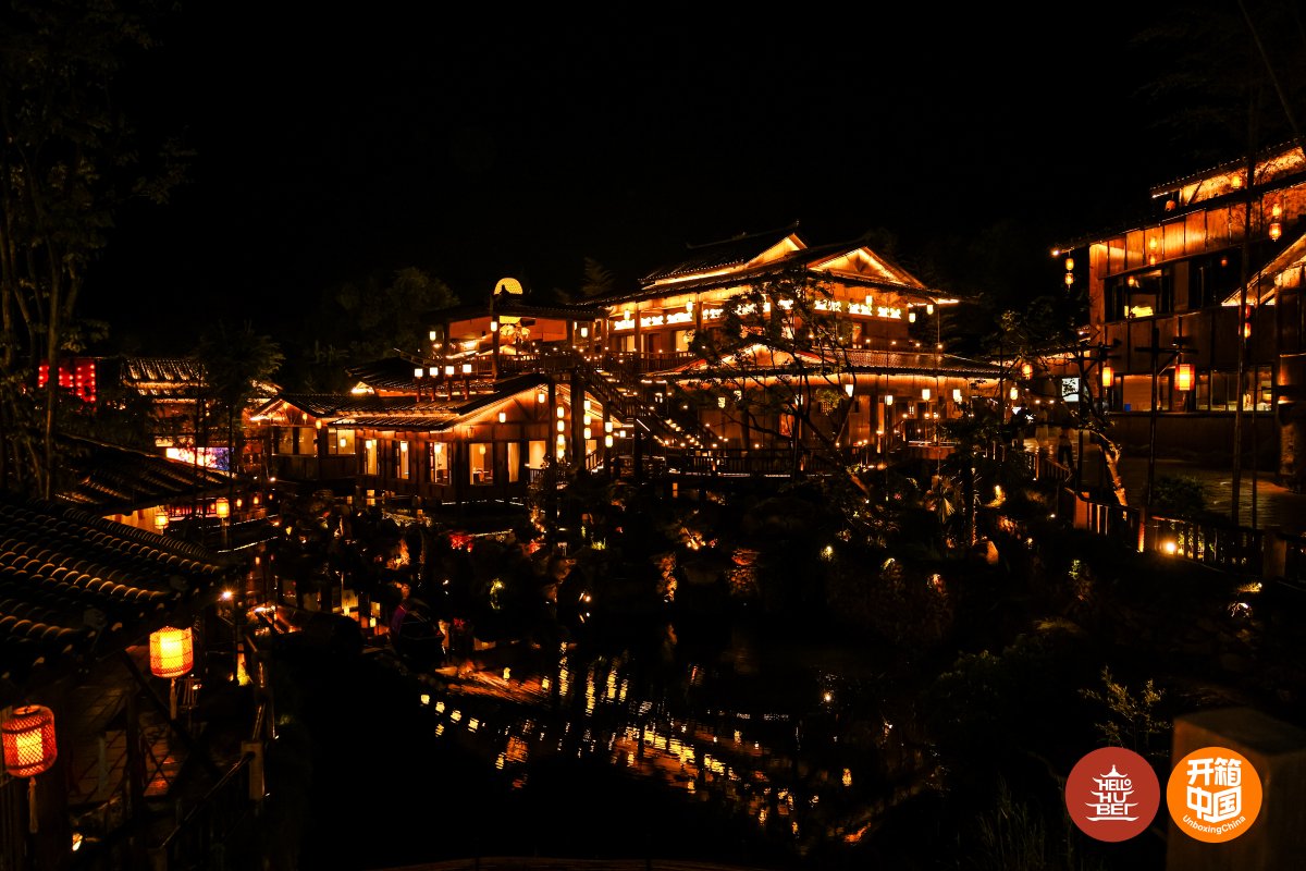 ChinaDaily's tweet photo. #ChinaCanvas Jiangxiali, a new cultural landmark in Wuhan's Jiangxia district, brings old port culture to life. It welcomes foreign travelers with its delicate pavilions and spring vibes of Hubei. โจ #HelloJiangxia #HubeiCulture #SpringByYangtze #ChinaBound
Turn China stories into journeys. https://t.co/vawIAfb3vw