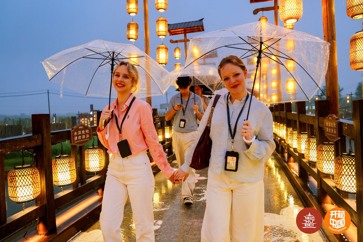 ChinaDaily's tweet photo. #ChinaCanvas Jiangxiali, a new cultural landmark in Wuhan's Jiangxia district, brings old port culture to life. It welcomes foreign travelers with its delicate pavilions and spring vibes of Hubei. โจ #HelloJiangxia #HubeiCulture #SpringByYangtze #ChinaBound
Turn China stories into journeys. https://t.co/vawIAfb3vw
