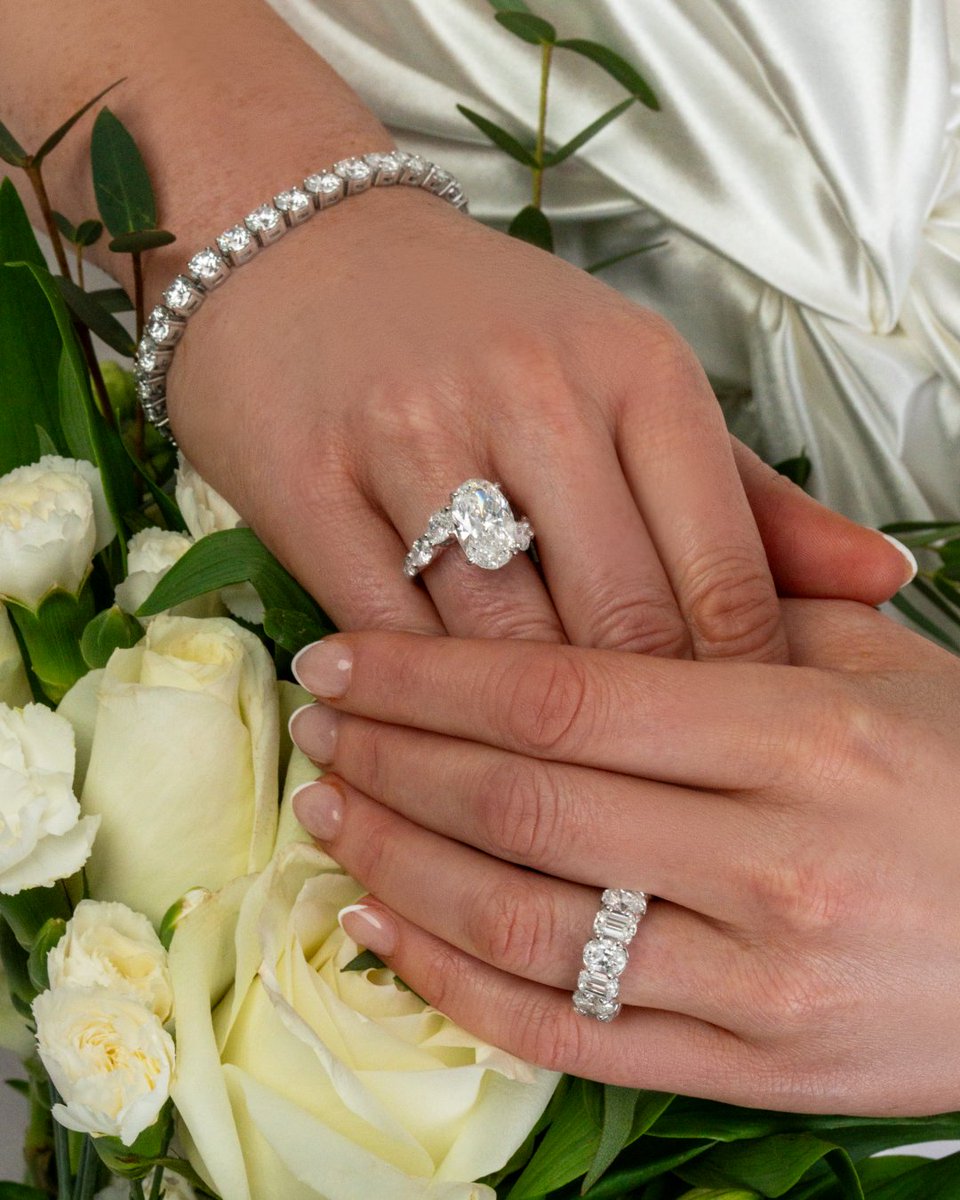 Be the center of attention with JB Star all-natural diamonds! (Style 3165-003, 5793-002, &amp; 7879-006)

Handcrafted in New York, NY
.
.
.
#jbstar #weddingring #highendjewelry #naturaldiamonds #aprilbirthstone